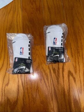 Nike White Crew Socks with NBA Logo (2 Pairs)